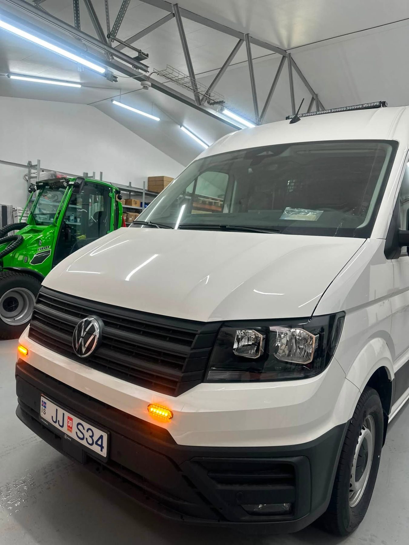 Sérútbúinn VW Crafter vinnubíll á verkstæði BKL